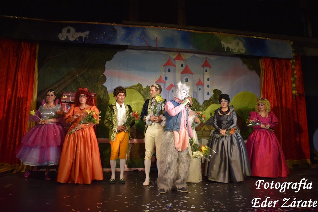 Pedro Trejo y César Jonathan presentan La Cenicienta de la Compañía
